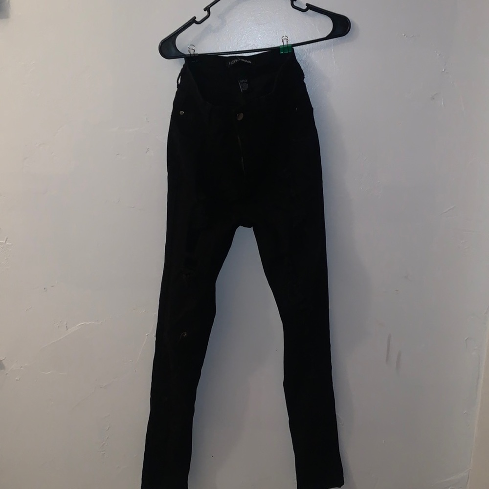 Black ripped skinny jeans. fashion nova. Size 9/10